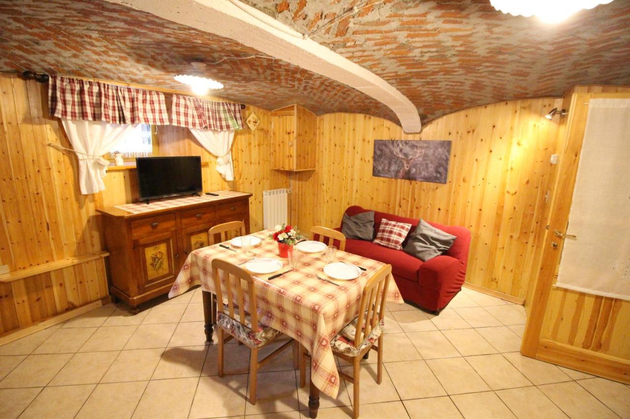 L'Ermellino Bilocale In Centro - Affitti Brevi Italia Apartment Brusson Ngoại thất bức ảnh