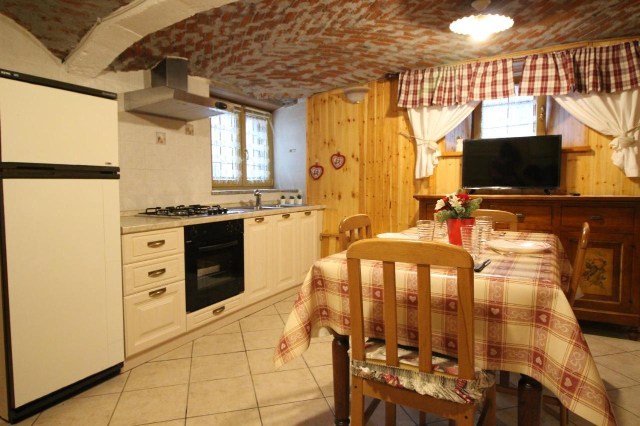 L'Ermellino Bilocale In Centro - Affitti Brevi Italia Apartment Brusson Ngoại thất bức ảnh